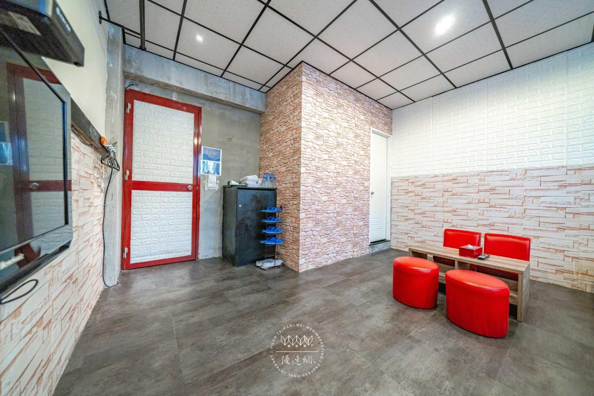 羅東夜市 工業loft旅宿 Loft House Luodong Extérieur photo