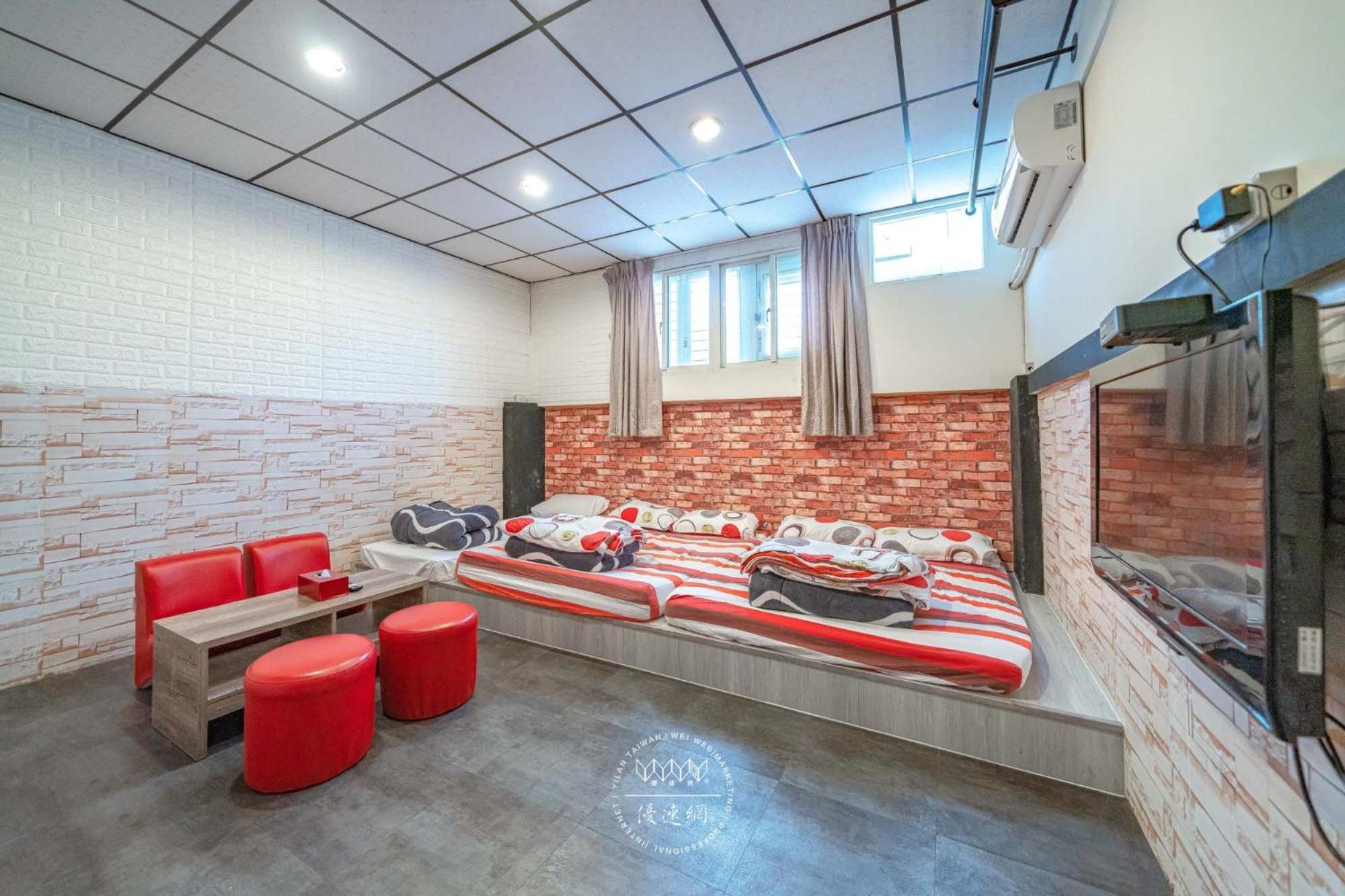 羅東夜市 工業loft旅宿 Loft House Luodong Extérieur photo