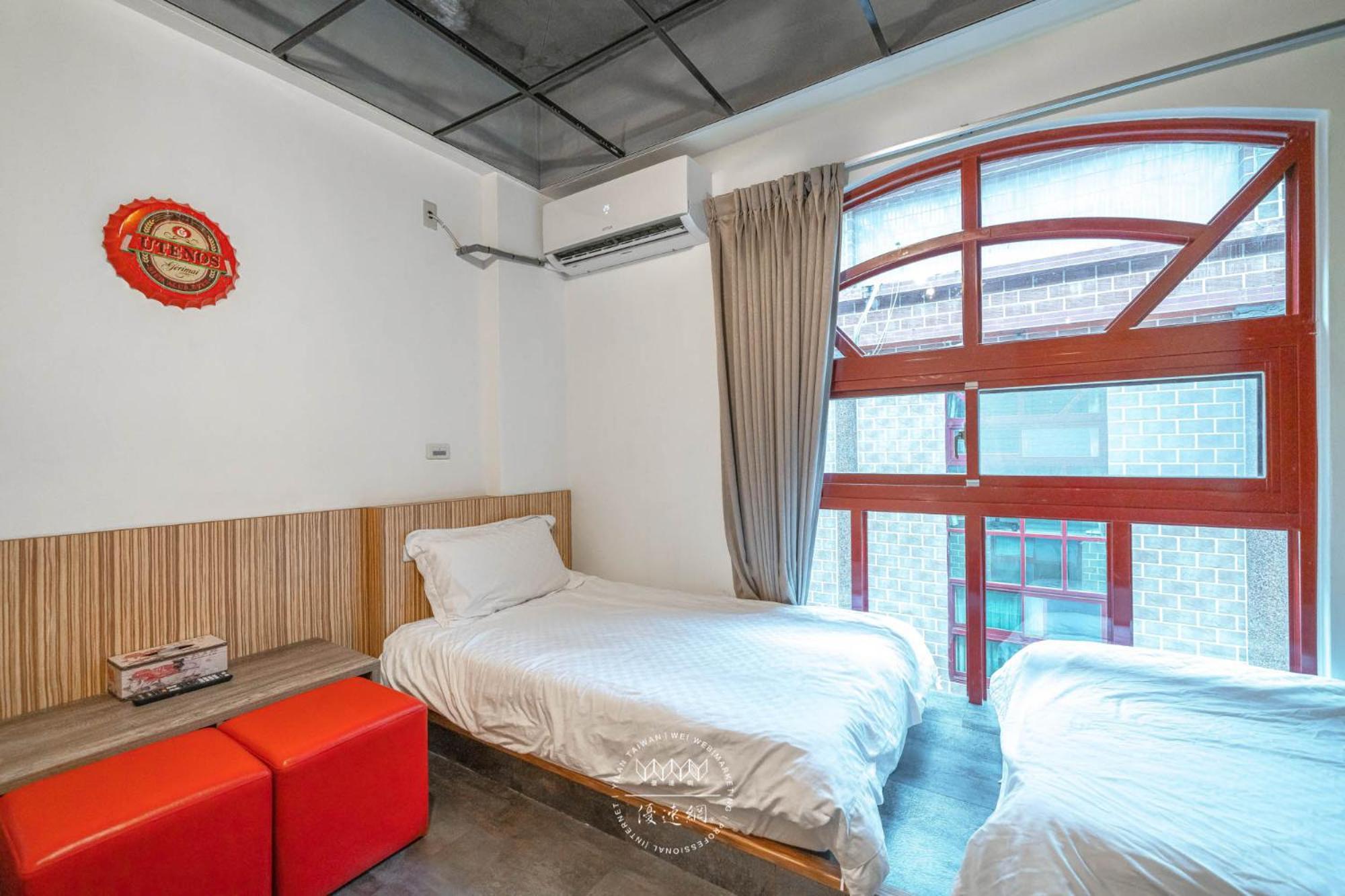 羅東夜市 工業loft旅宿 Loft House Luodong Extérieur photo