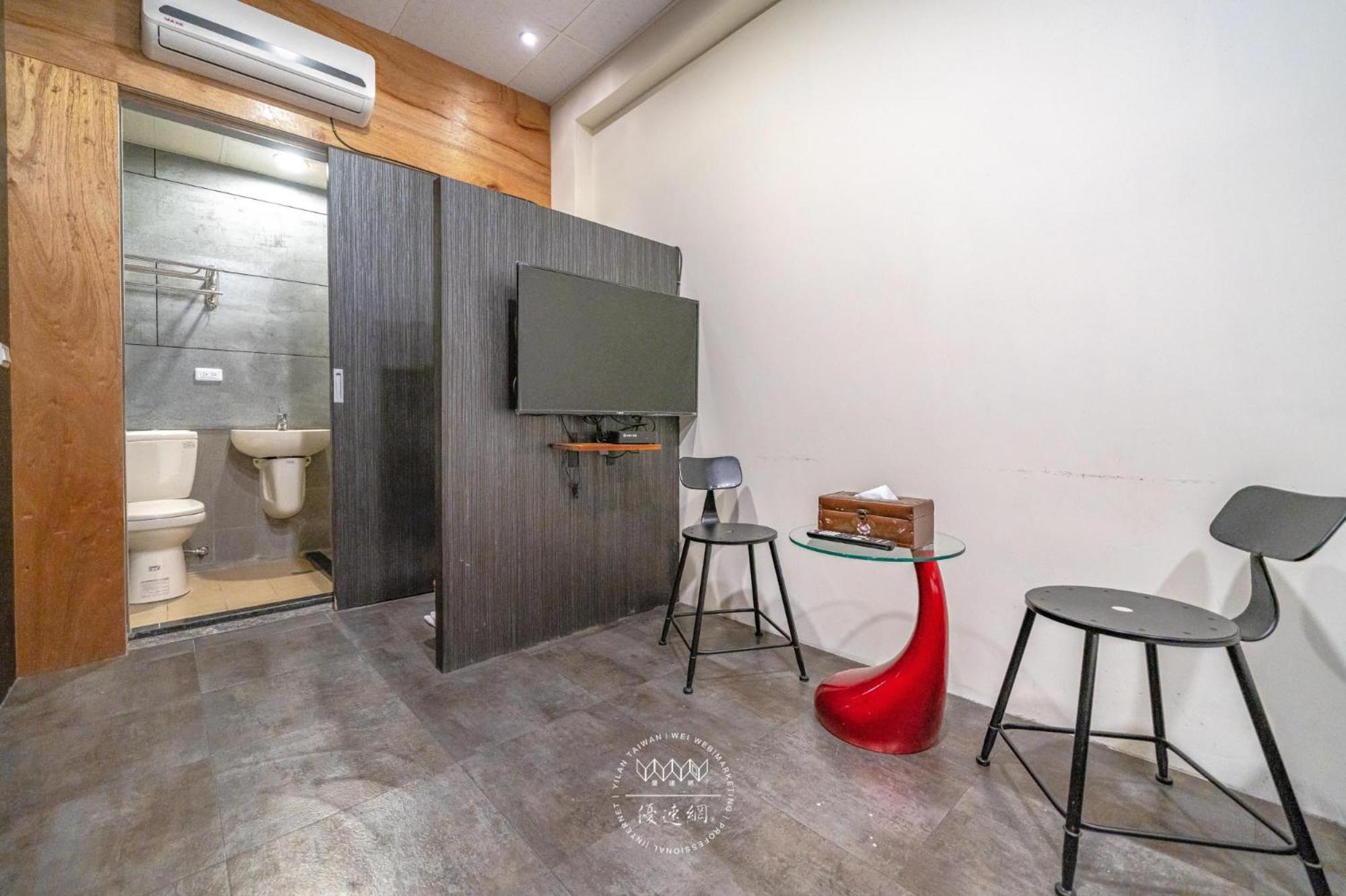 羅東夜市 工業loft旅宿 Loft House Luodong Extérieur photo